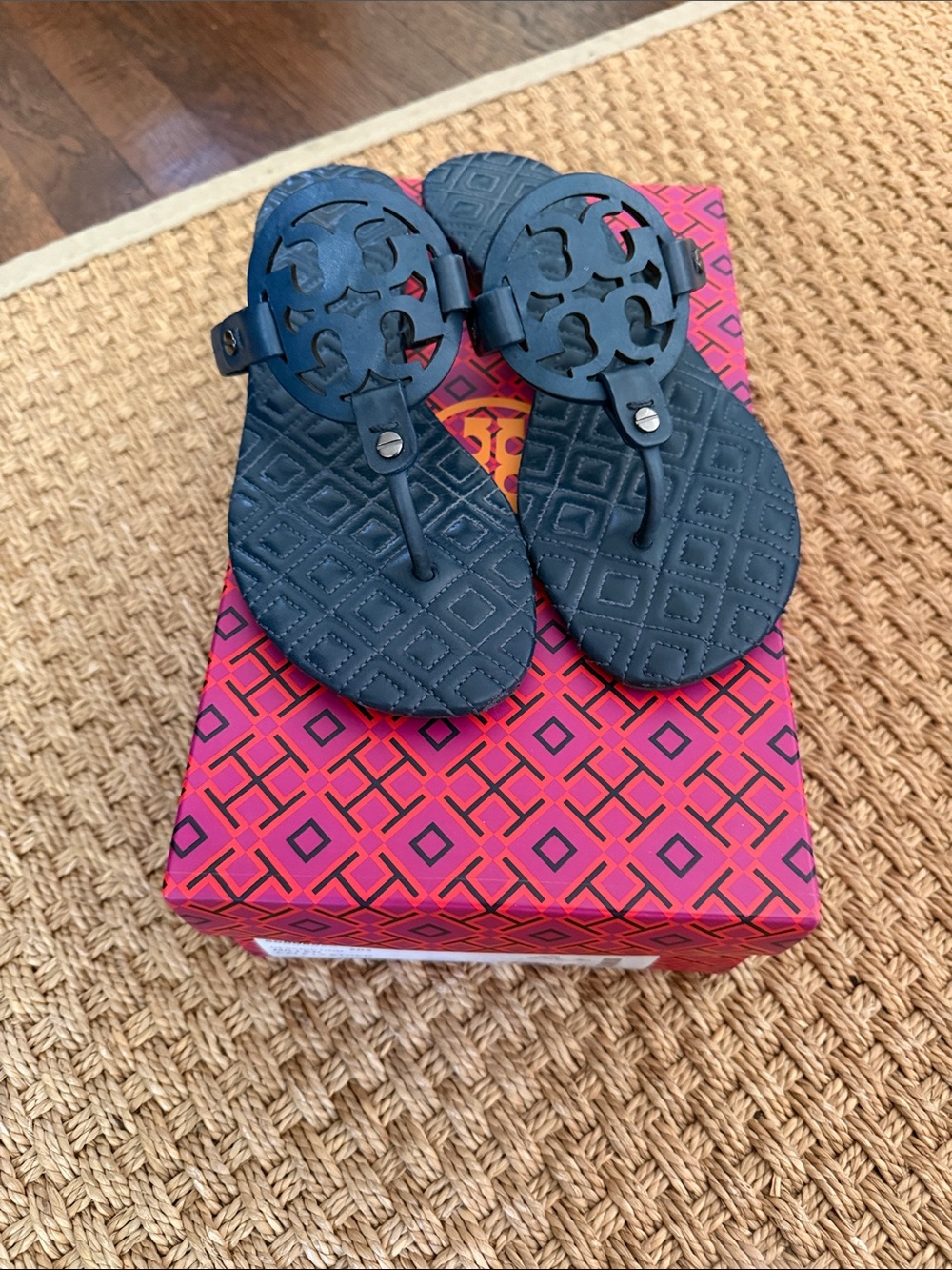 Tory Burch Miller Logo Medallion Thong Sandals Navy 7.5